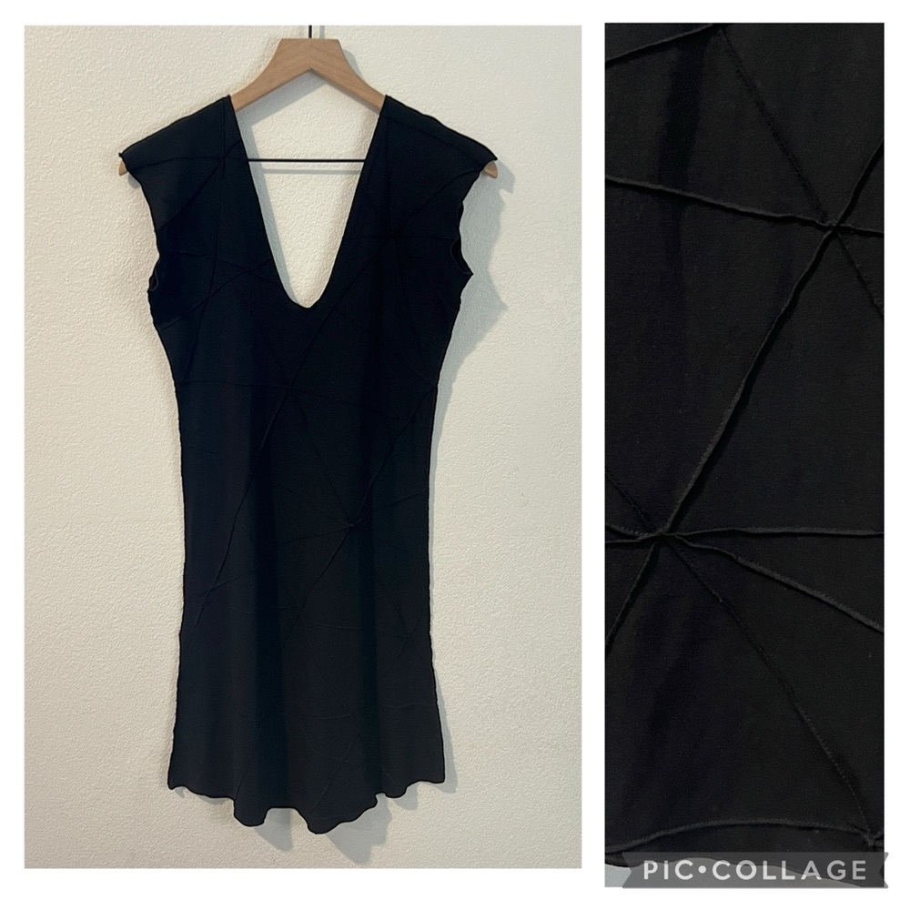 Caraucci Black Stretchy Exposed Seams Cap Sleeve Fit & Flare Scoop‎ Neck Dress